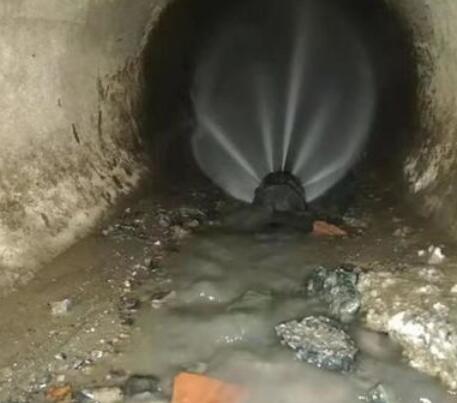 白茅湖农场市政管道清淤