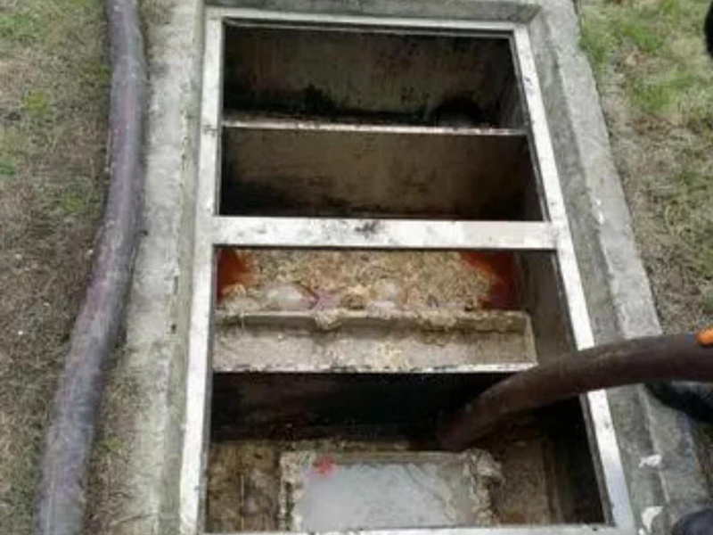 白茅湖农场隔油池清理