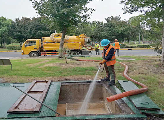 白茅湖农场化油池清理
