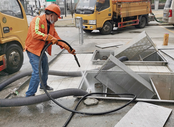 白茅湖农场隔油池清理